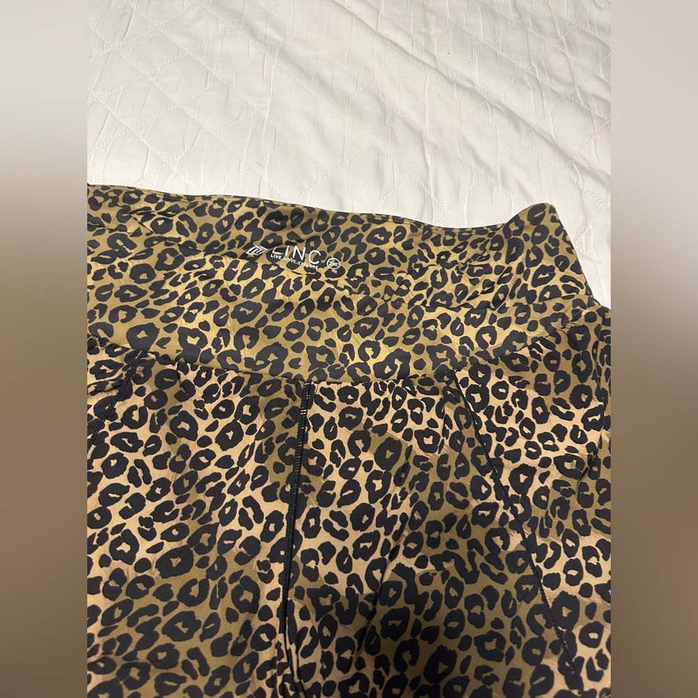 LINC ACTIVE SHORTS - Picture 2 of 9